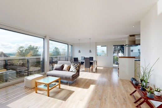 wohn- / esszimmer mit pendelleuchte, holzfußboden, wood finish floor, gipskartonwand, und drywall