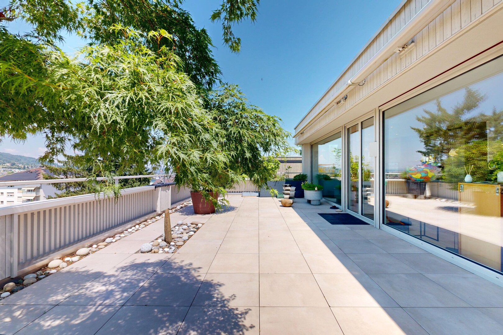 terrasse mit zaun, day time, terrasse, und from property