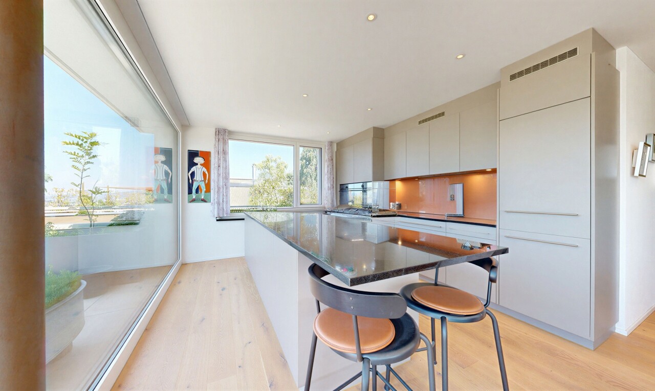 küche mit day time, light floor, holzfußboden, wood finish floor, und kitchen bar