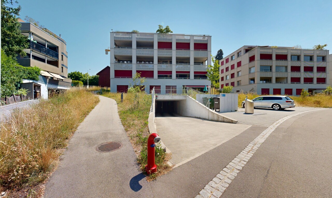außenansicht mit from community, apartment complex view, blick auf wohnanlage, und day time