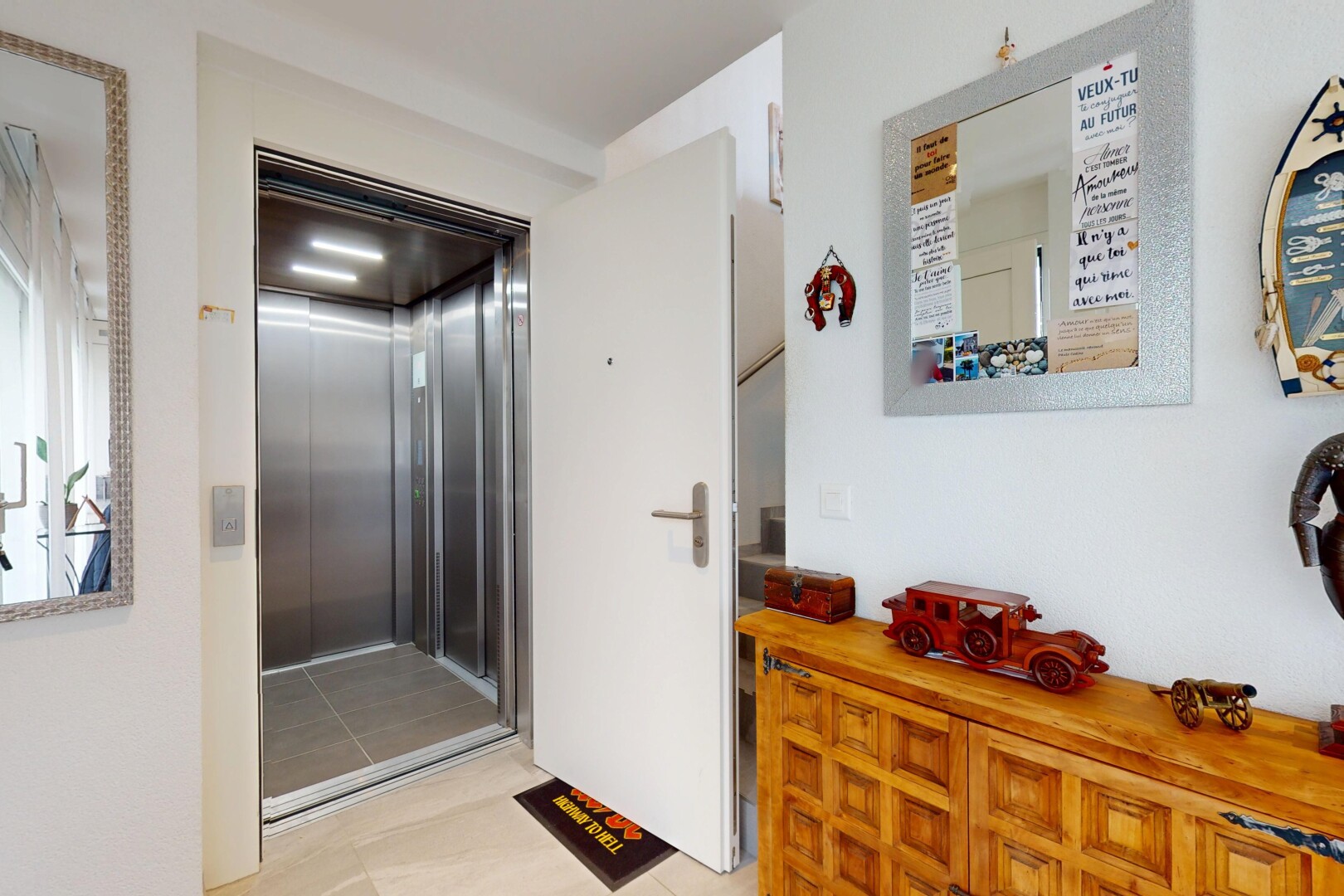 halle / korridor mit aufzug, inside property, gipskartonwand, und drywall