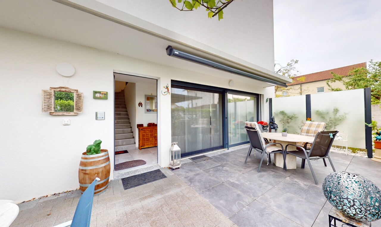 terrasse mit essbereich im freien, terrasse, property visible, und zaun