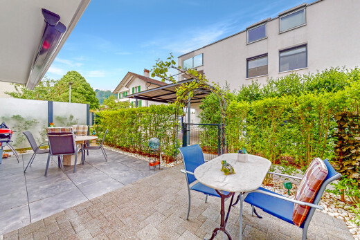 terrasse mit essbereich im freien, terrasse, day time, zaun, und from property