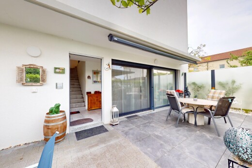 terrasse mit essbereich im freien, terrasse, property visible, und zaun