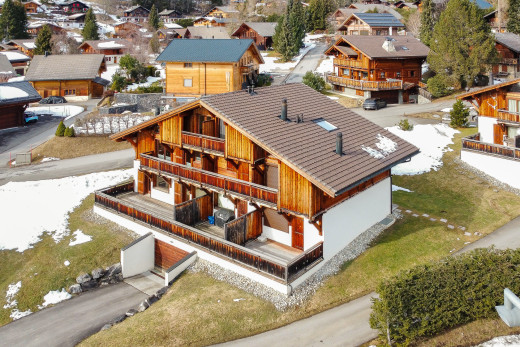 außenansicht mit balkon