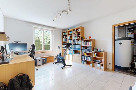 büro mit drywall, gipskartonwand, light floor, natural light, und natürliches licht