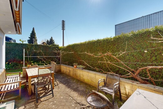 terrasse mit essbereich im freien, terrasse, from property, zaun, und power lines view
