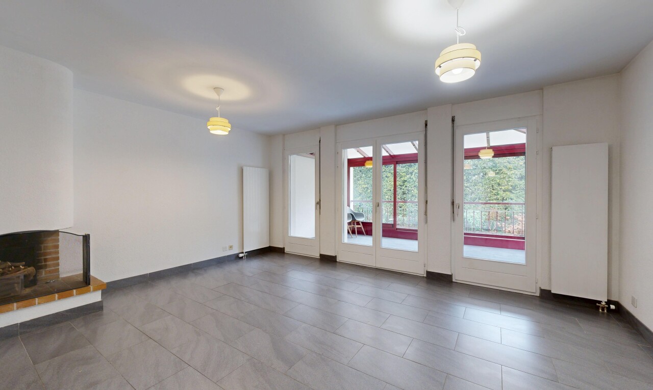 pièce vide avec inside property, drywall, cloison sèche, natural light, et lumière naturelle