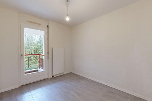 pièce vide avec drywall, cloison sèche, inside property, baseboards wall, et plinthes murales