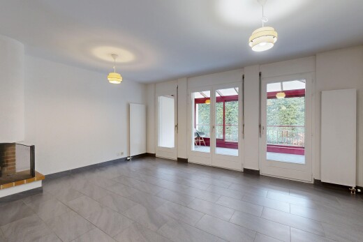 pièce vide avec inside property, drywall, cloison sèche, natural light, et lumière naturelle