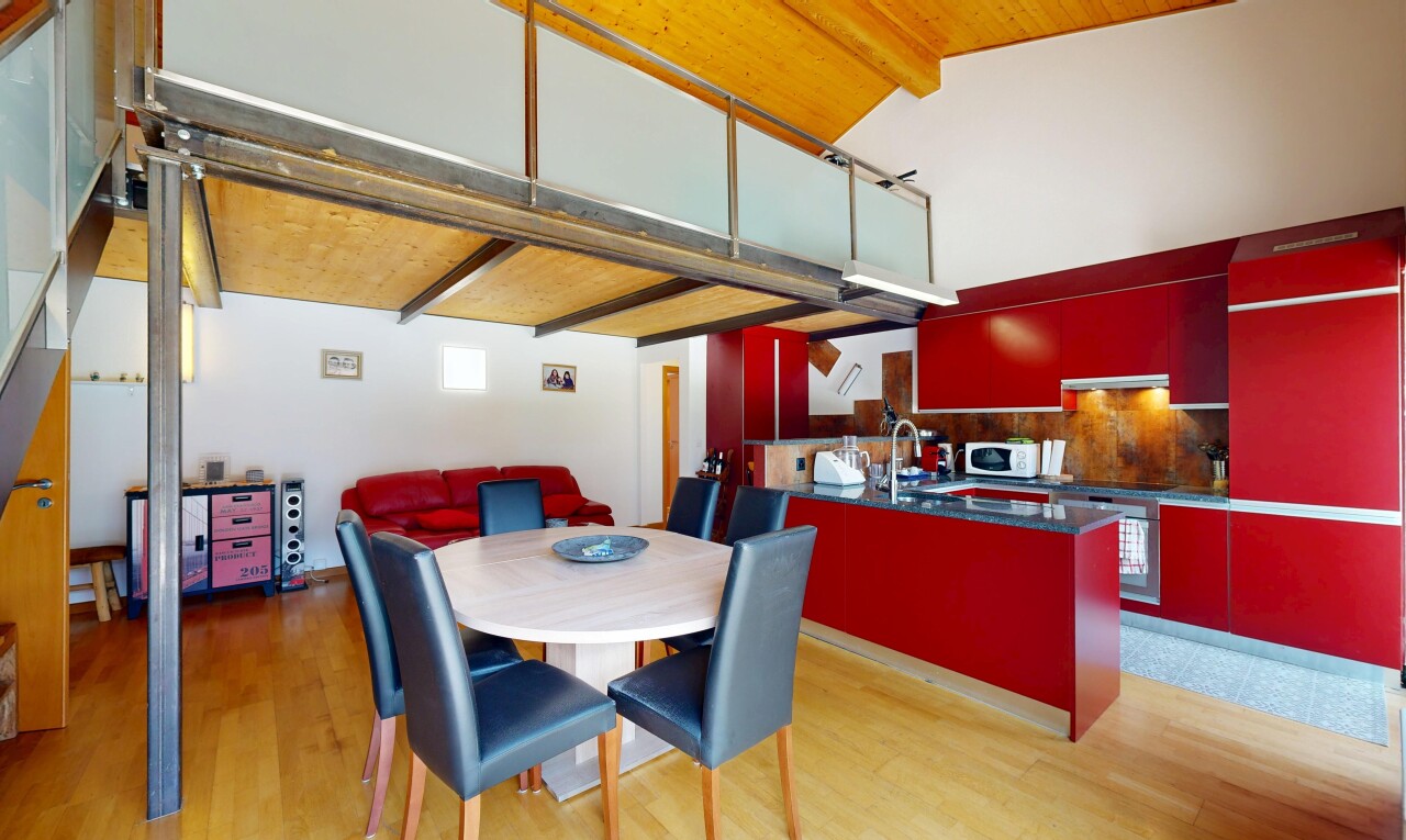 salle à manger avec drywall, cloison sèche, high end ceiling, beamed ceiling, et plafond à poutres
