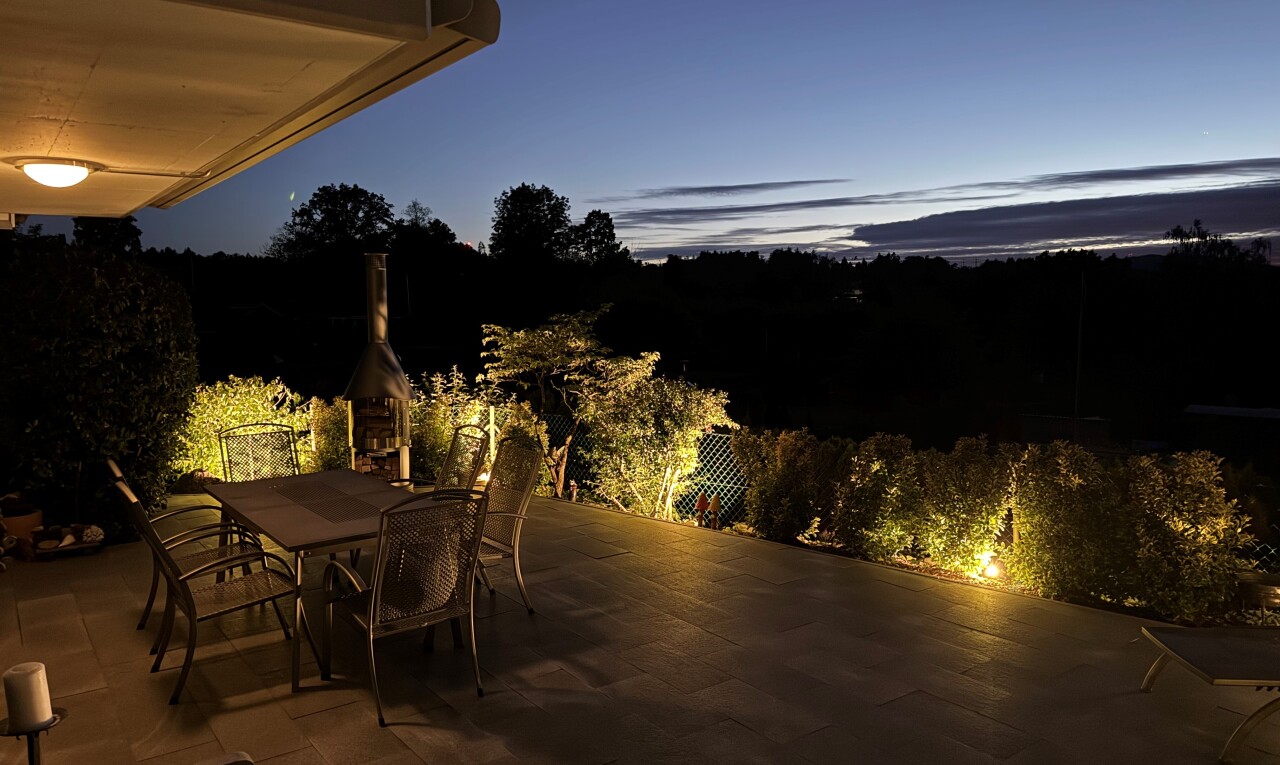 extérieur du bâtiment avec from property et dusk