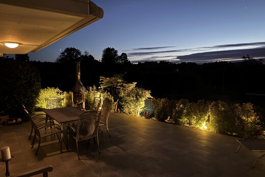 extérieur du bâtiment avec from property et dusk