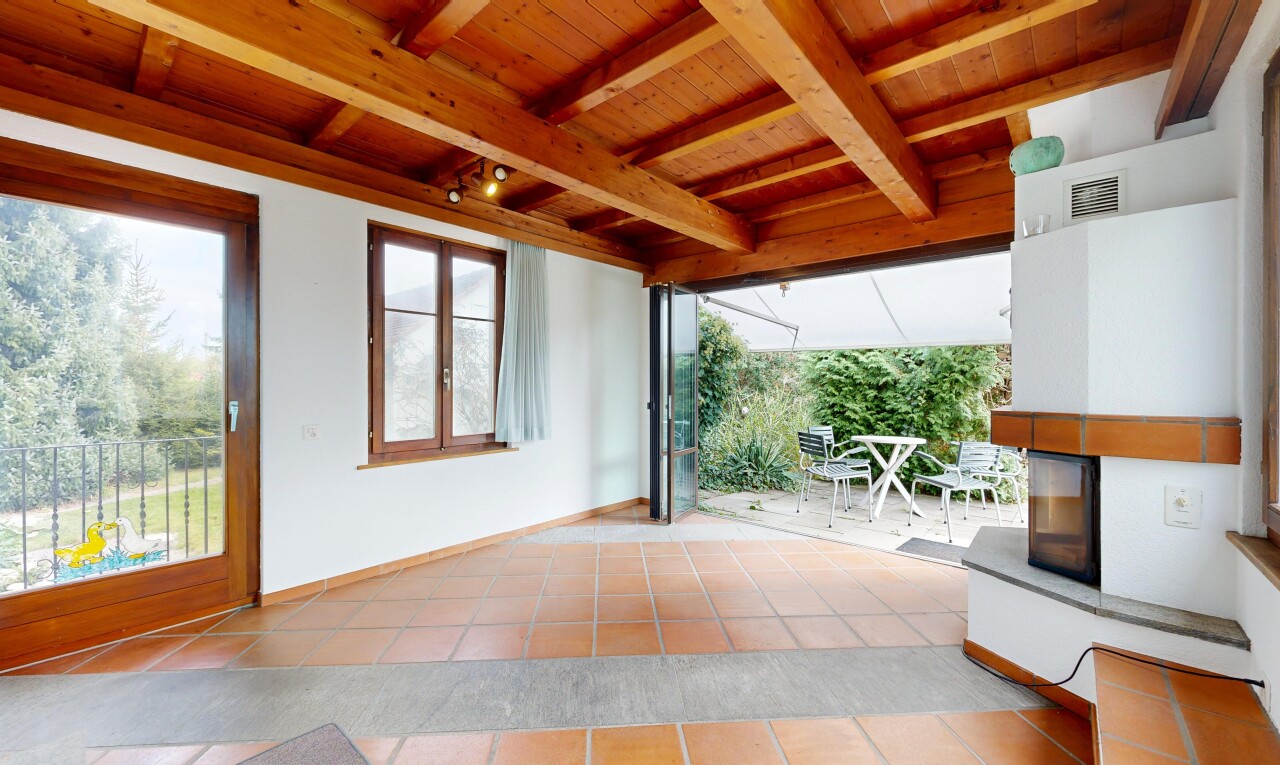 terrasse avec terrasse et cheminée
