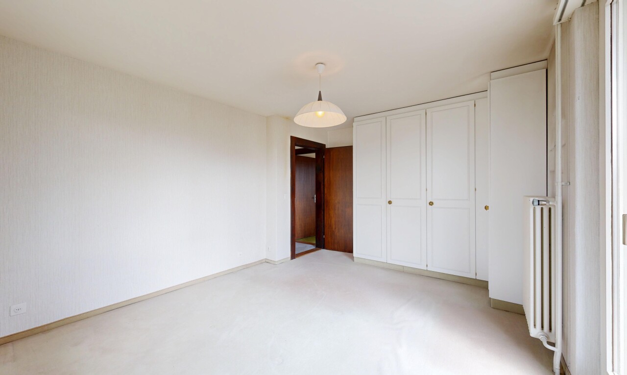 pièce vide avec drywall, cloison sèche, inside property, baseboards wall, et plinthes murales