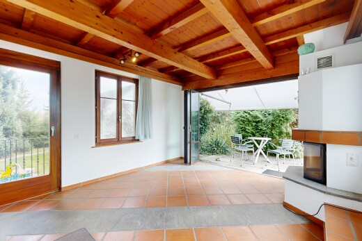 terrasse mit terrasse und kamin