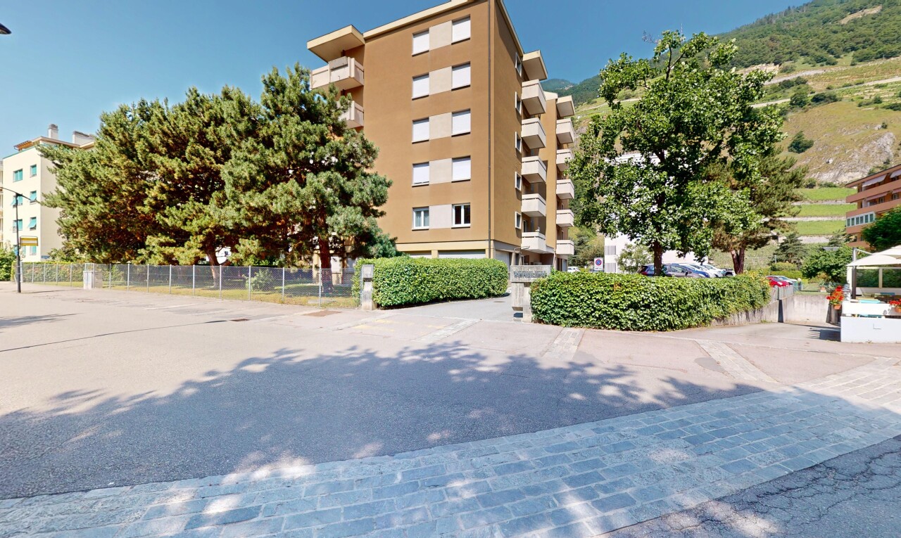 außenansicht mit property visible, day time, und zaun