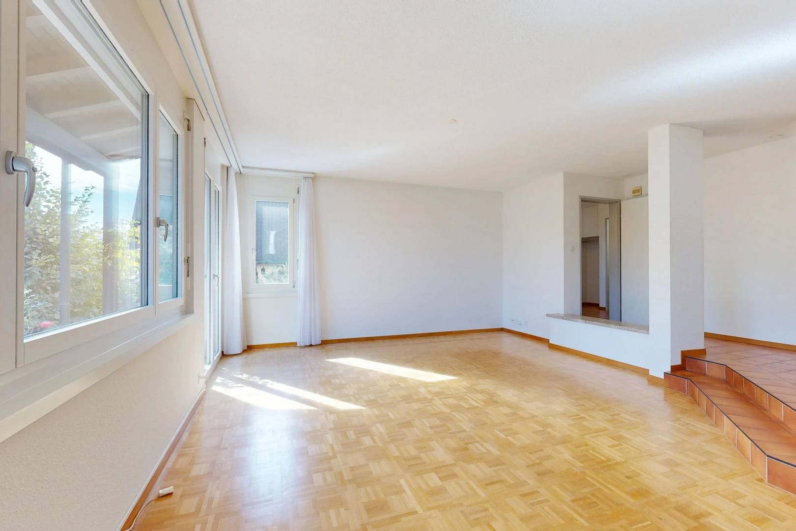 pièce vide avec cloison sèche, drywall, sol en finition bois, wood finish floor, et inside property