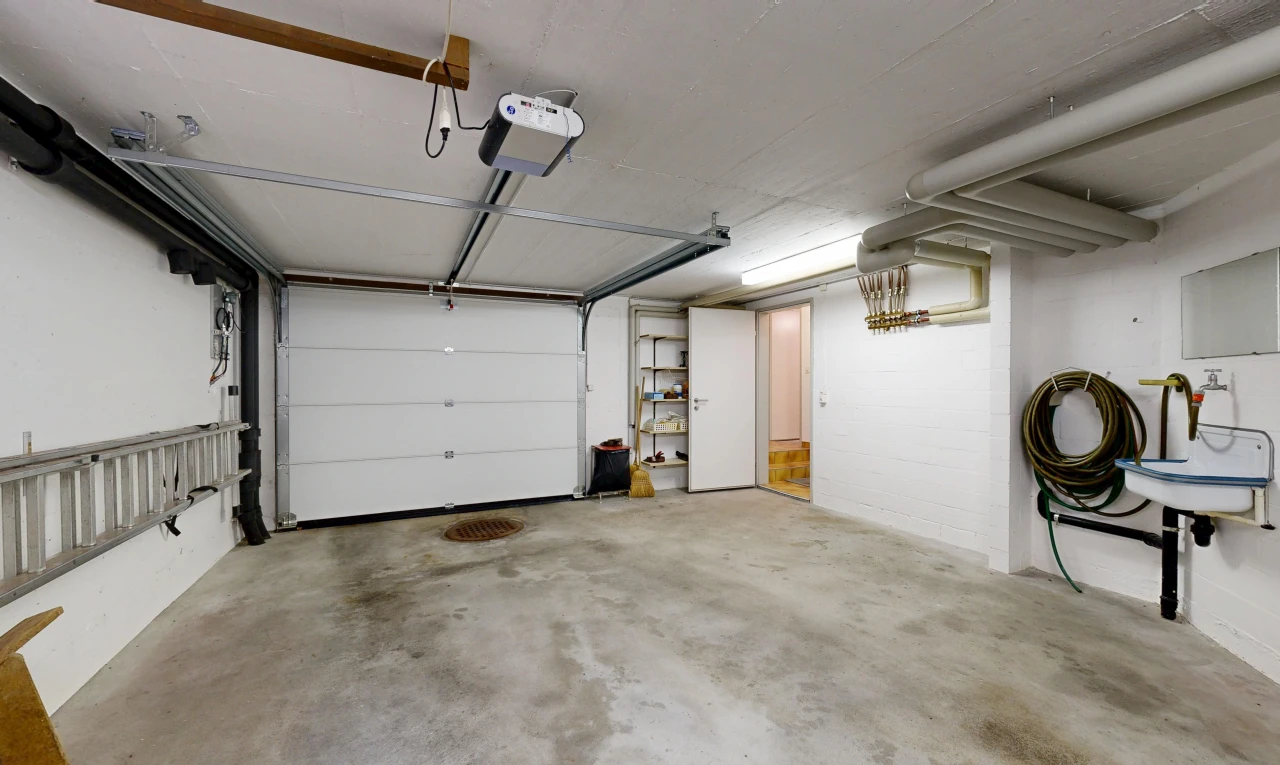parking avec inside property