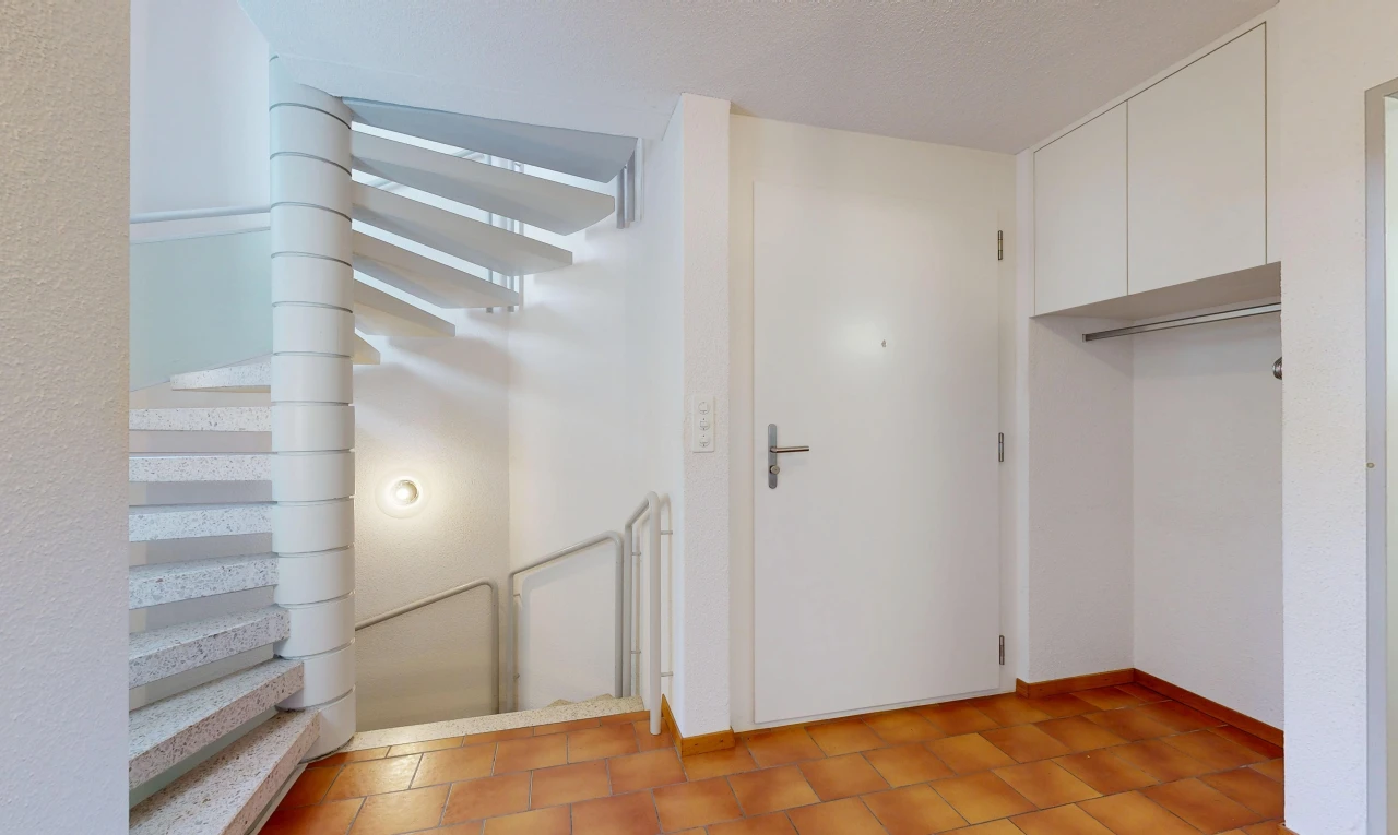escaliers avec inside property, escaliers, cloison sèche, drywall, et light floor