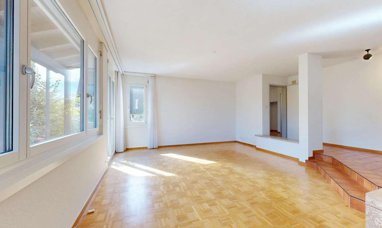 pièce vide avec cloison sèche, drywall, sol en finition bois, wood finish floor, et inside property