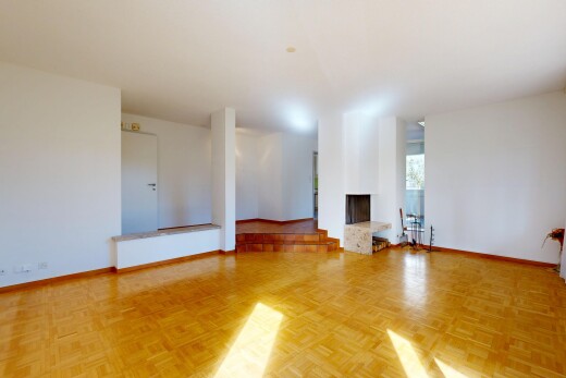 pièce vide avec cloison sèche, drywall, plinthes murales, baseboards wall, et sol en finition bois
