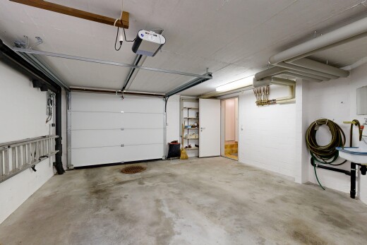 parking avec inside property