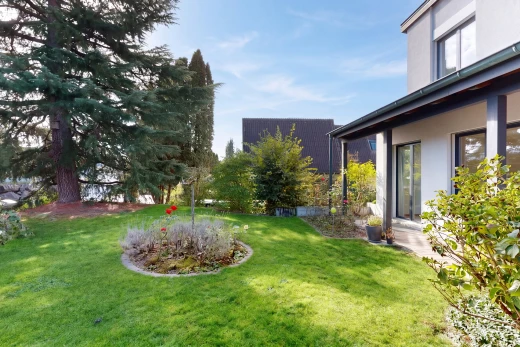 jardin avec pelouse, from property, et day time