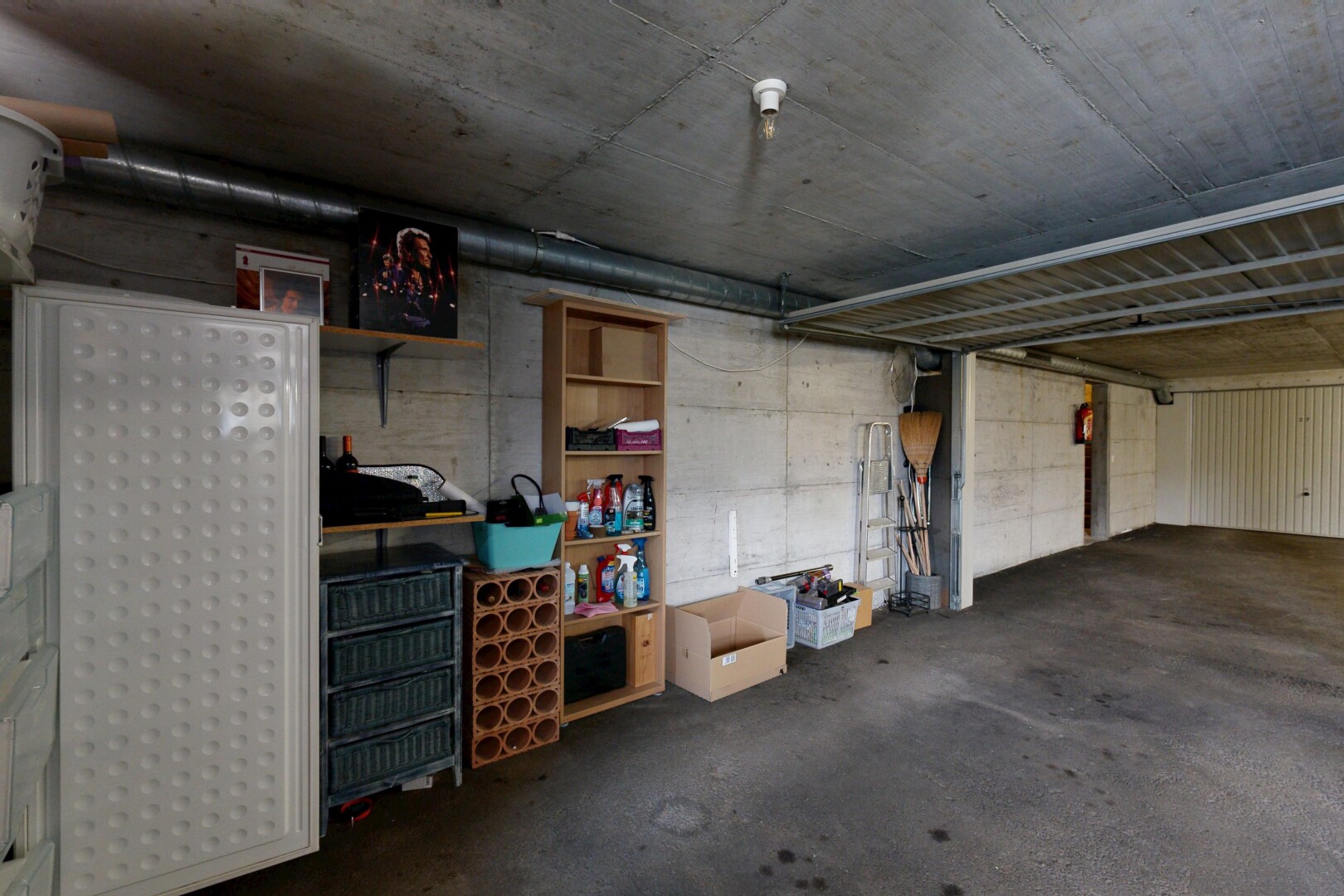parking avec inside property