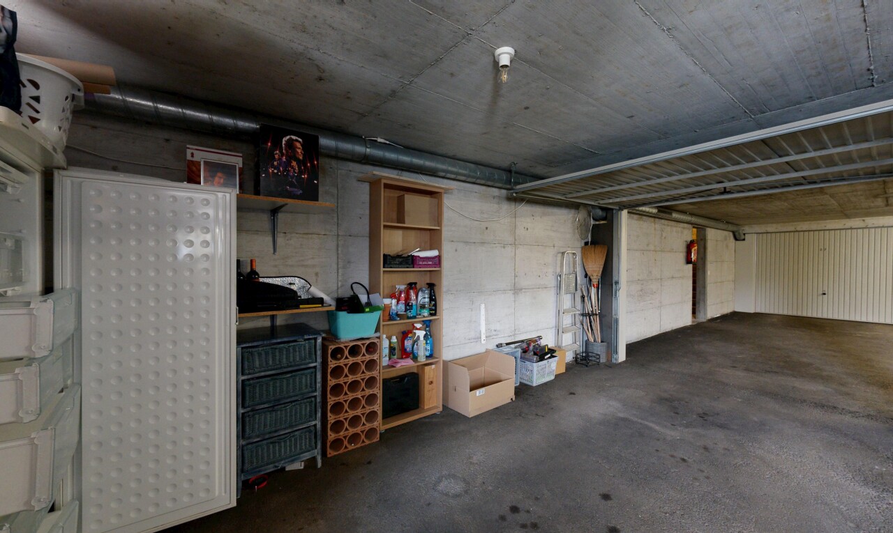 parking avec inside property