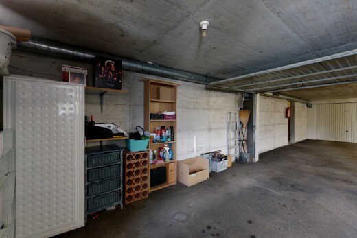 parking avec inside property