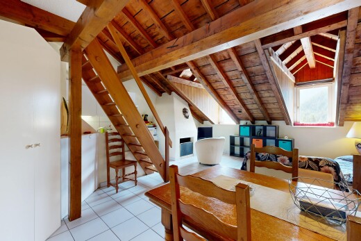salle à manger avec vaulted ceiling, plafond voûté, wood ceiling, plafond en bois, et beamed ceiling