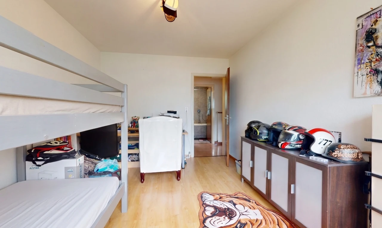 chambre avec cloison sèche, drywall, sol en finition bois, wood finish floor, et inside property
