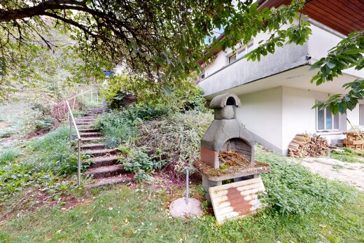 jardin avec escaliers, from property, et property visible