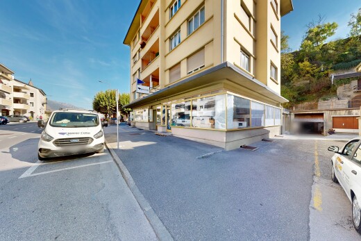 außenansicht mit day time, parkplatz, und property visible