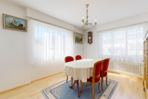 salle à manger avec lumière naturelle, natural light, cloison sèche, drywall, et radiateur