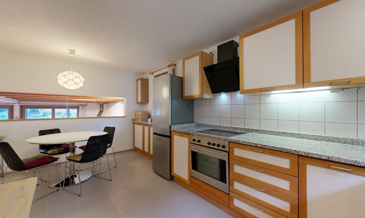küche mit ofen, light countertops, light floor, two tone kitchen, und natürliches licht