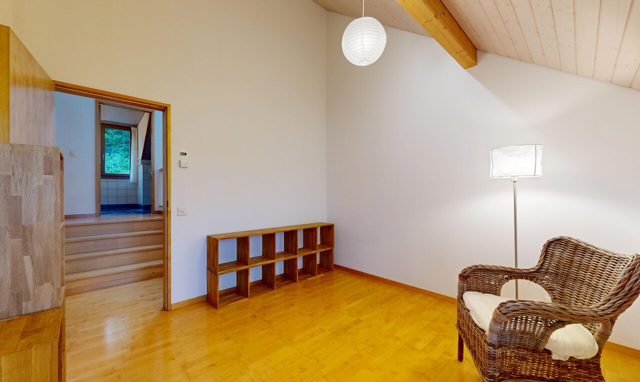 zimmer / schlafzimmer mit dachschräge, vaulted ceiling, inside property, gipskartonwand, und drywall