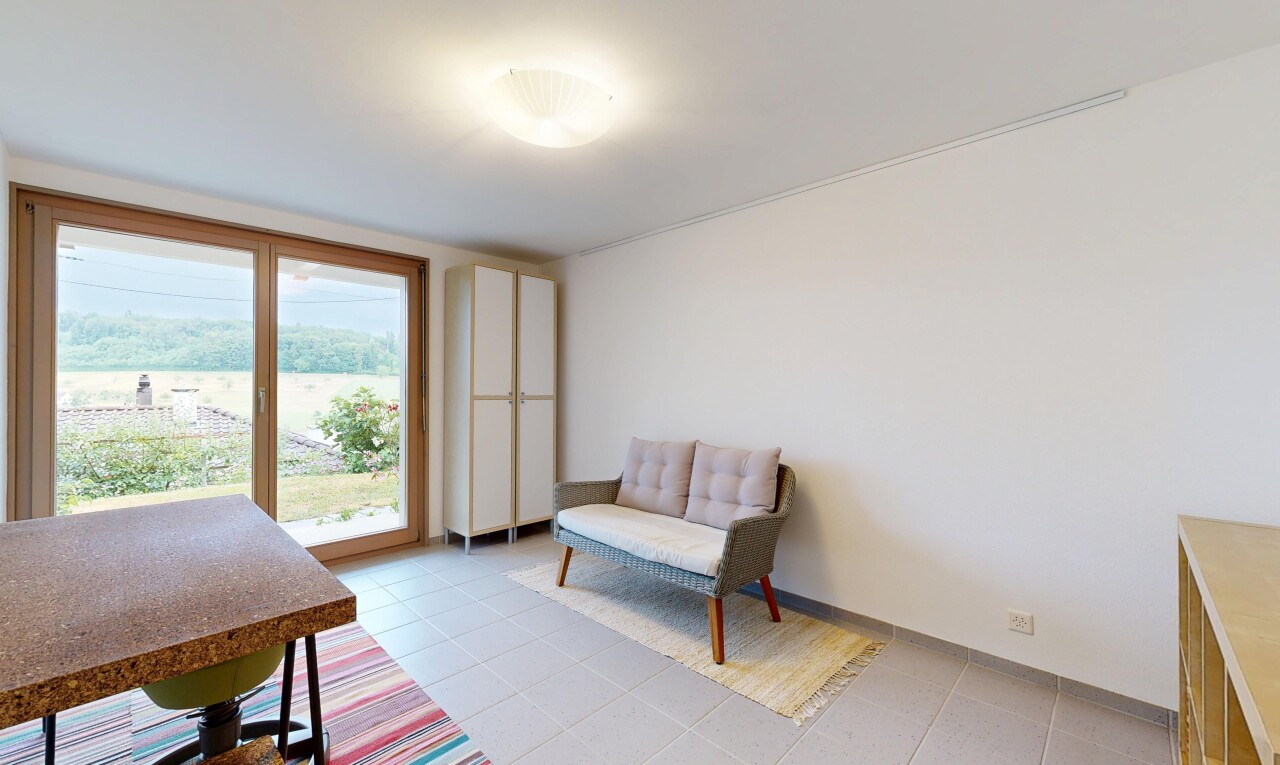 wohnzimmer mit inside property, light floor, natürliches licht, natural light, und gipskartonwand