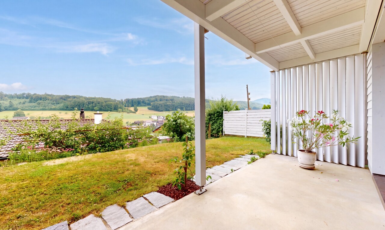 terrasse mit from property, terrasse, rasen, und day time