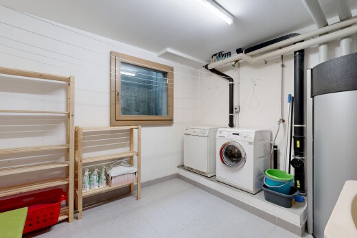 wäschekammer mit light floor, inside property, und tumbler