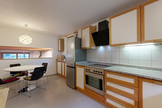 küche mit ofen, light countertops, light floor, two tone kitchen, und natürliches licht