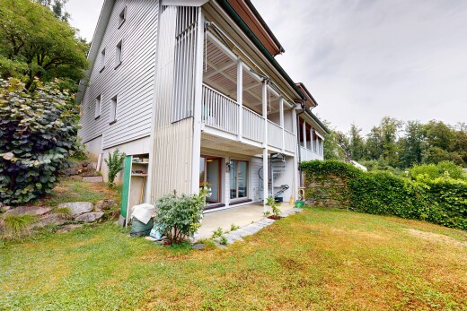 außenansicht mit overcast, property visible, vertikale verkleidung, balkon, und terrasse