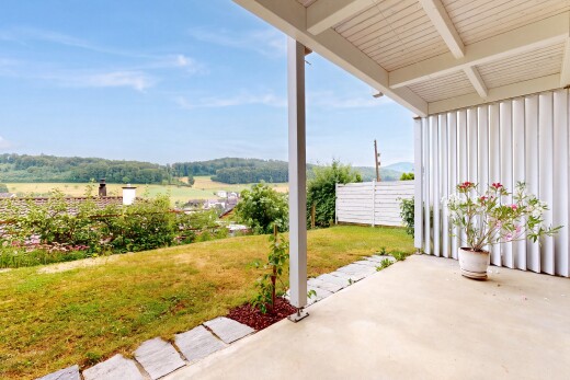 terrasse mit from property, terrasse, rasen, und day time
