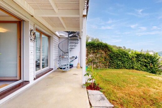 terrasse mit from property, rasen, day time, und terrasse