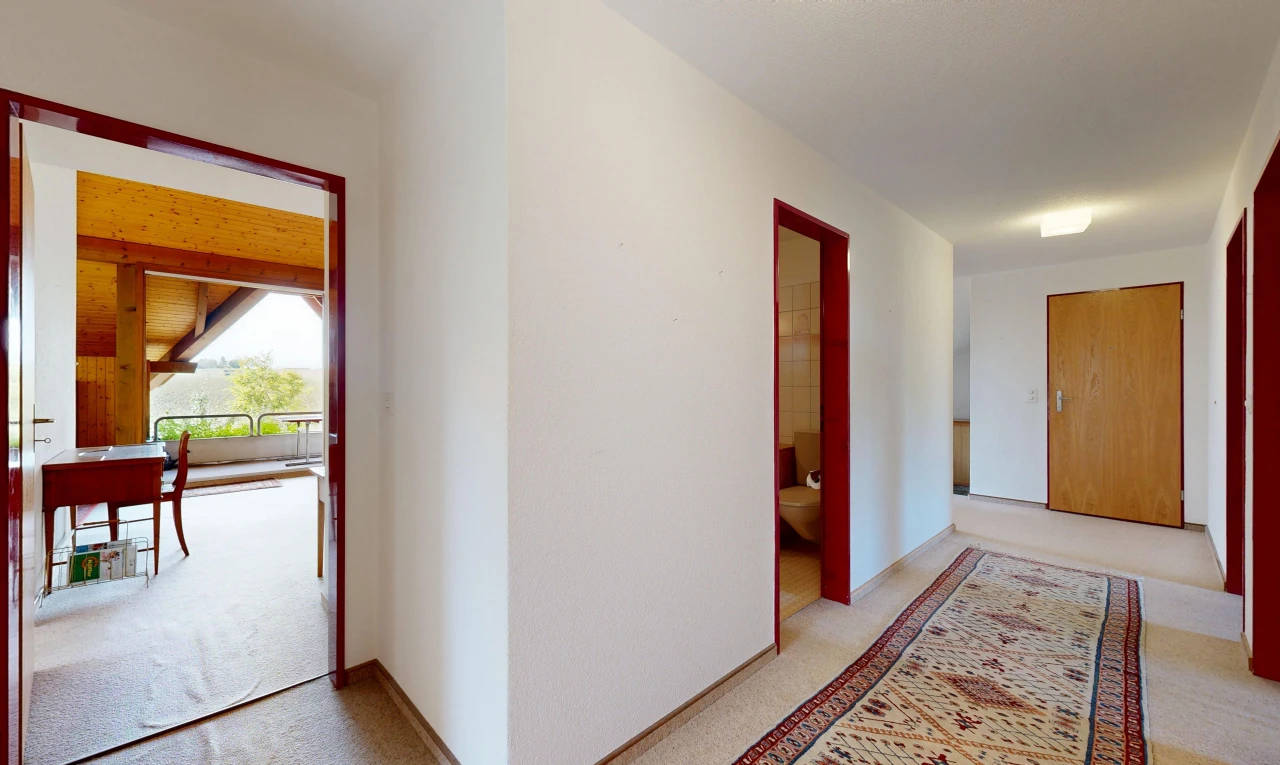 couloir avec drywall, cloison sèche, inside property, carpet, et moquette
