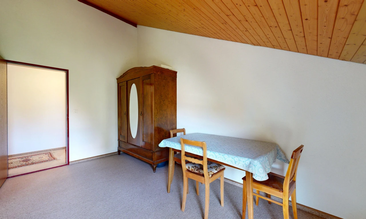 salle à manger avec plafond voûté, vaulted ceiling, plafond en bois, wood ceiling, et cloison sèche