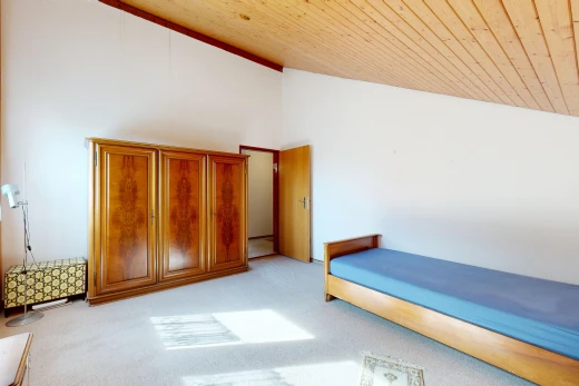chambre avec vaulted ceiling, plafond voûté, carpet, moquette, et wood ceiling