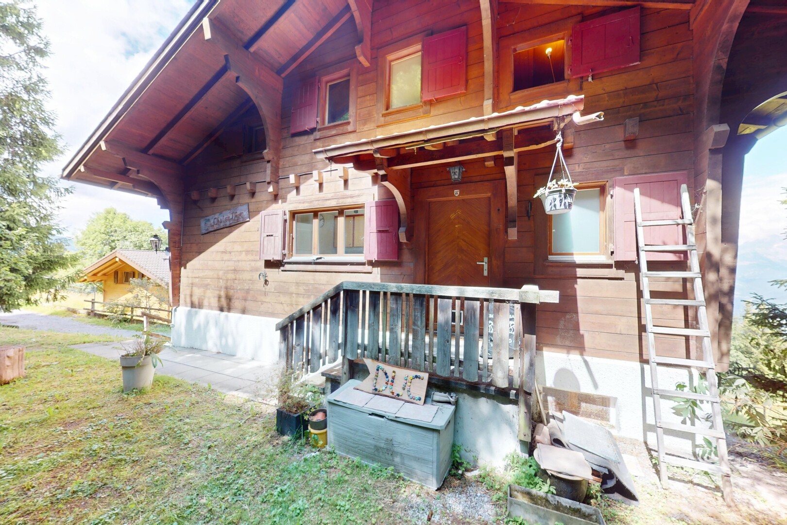 außenansicht mit holzverkleidung, property visible, und horizontale verkleidung