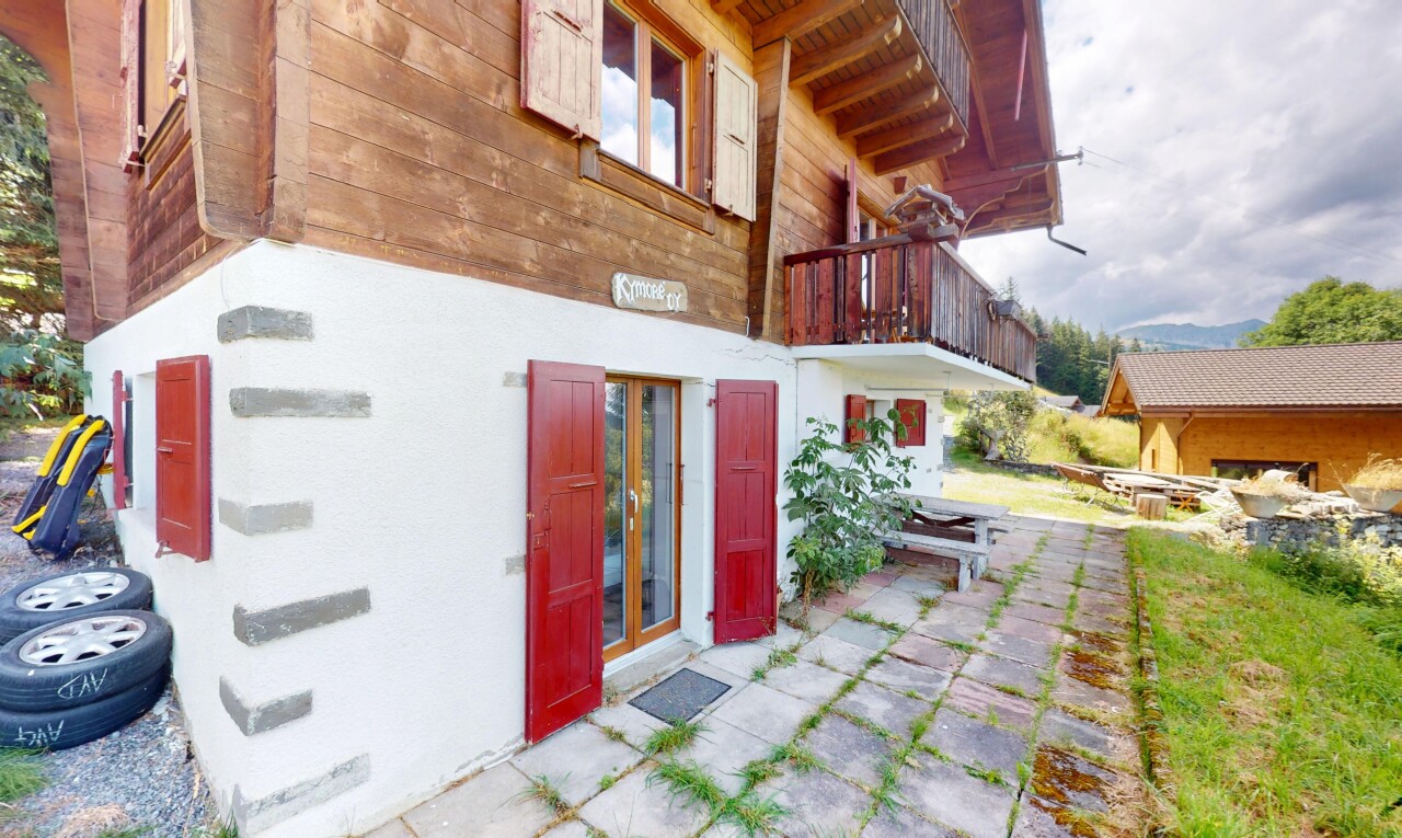 außenansicht mit property visible und stuckverkleidung